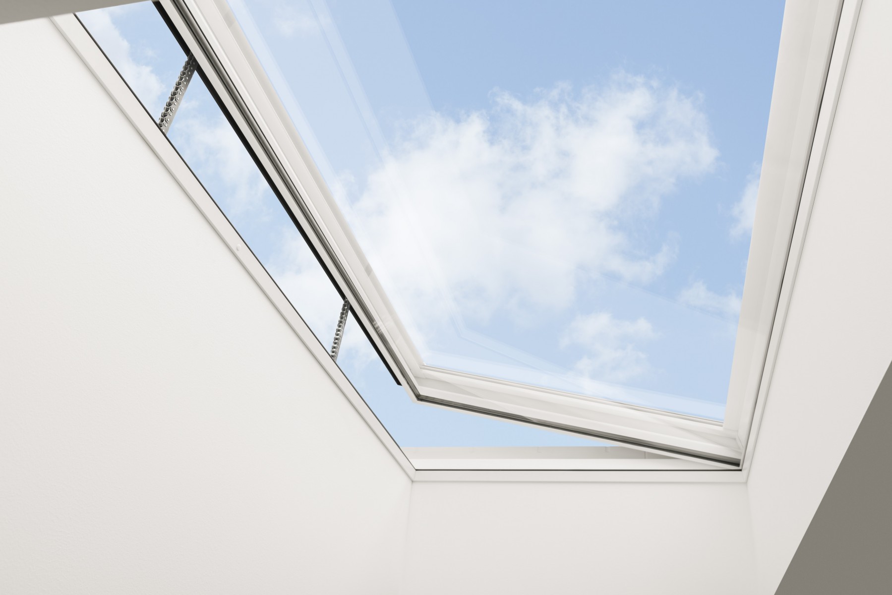 Elektrycznie otwierane okno do dachu płaskiego VELUX CVU